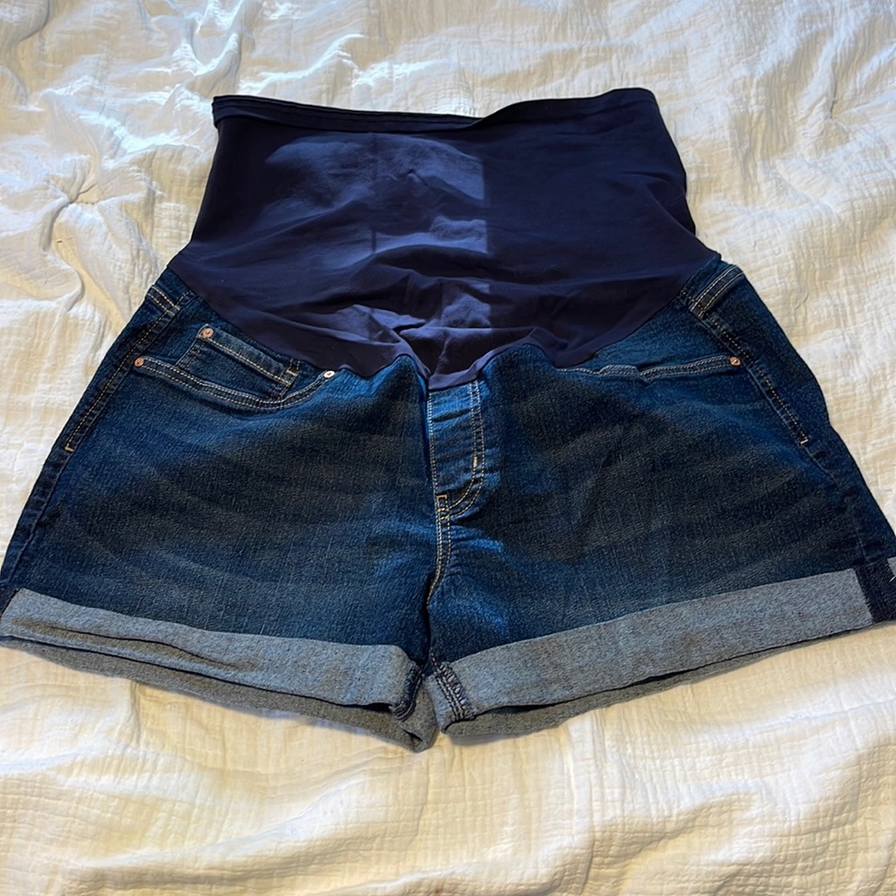Maternity shorts size XL like new